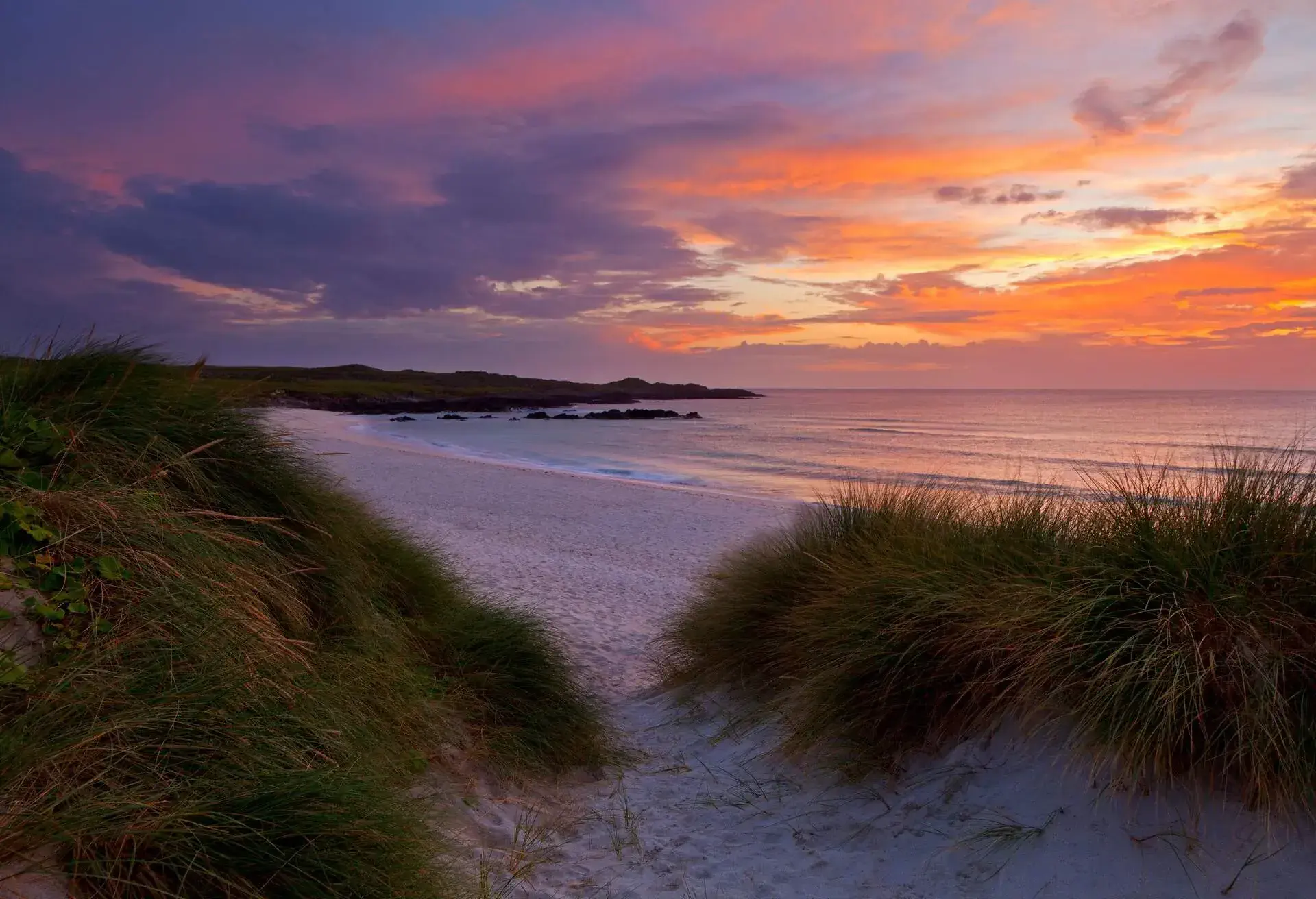 DEST_UK_SCOTLAND_INNER-HEBRIDES_TIREE_BALEVULLIN-BEACH_GettyImages-160442885