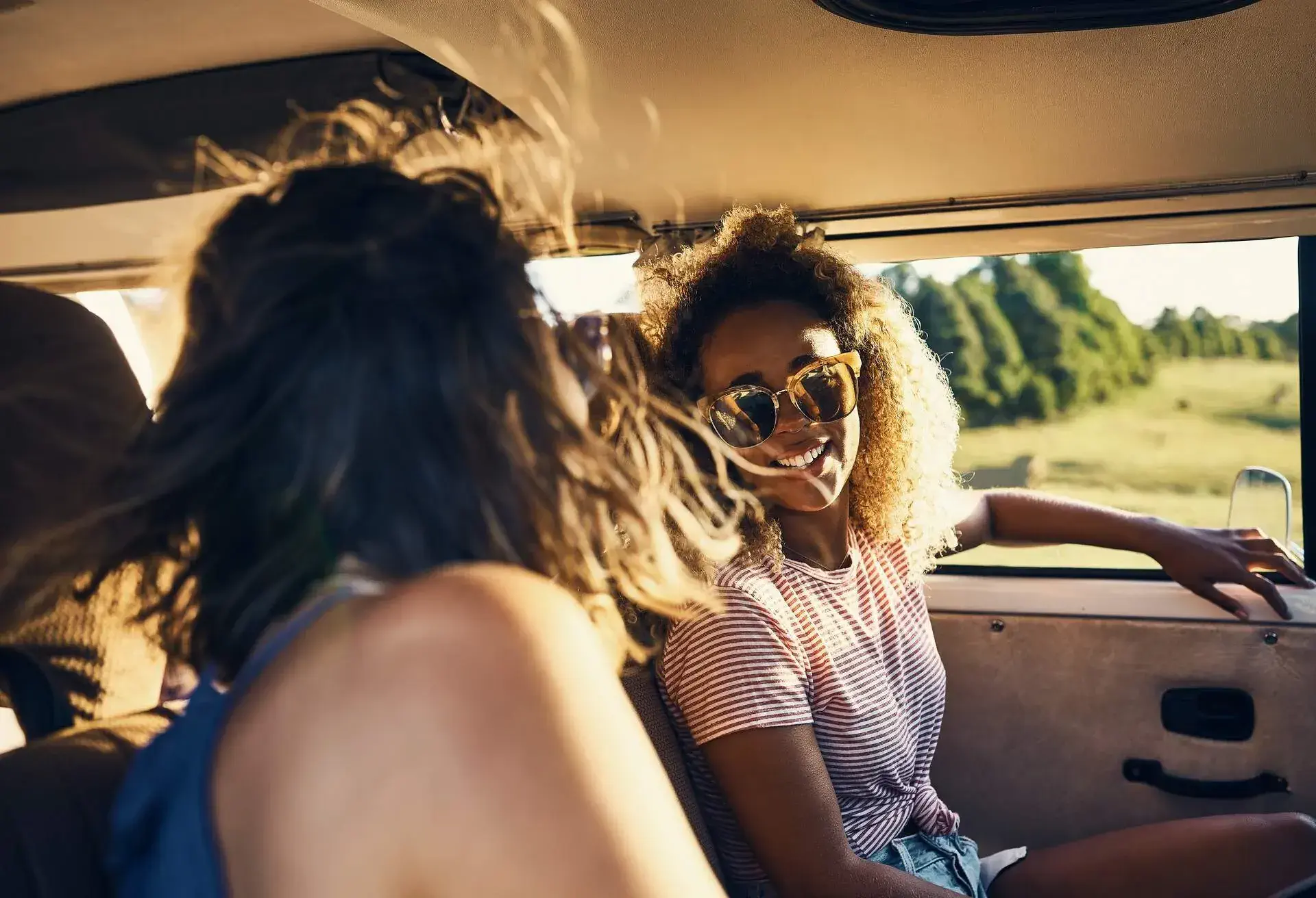 DEST_AUSTRALIA_THEME_PEOPLE_ROADTRIP_VAN_GettyImages