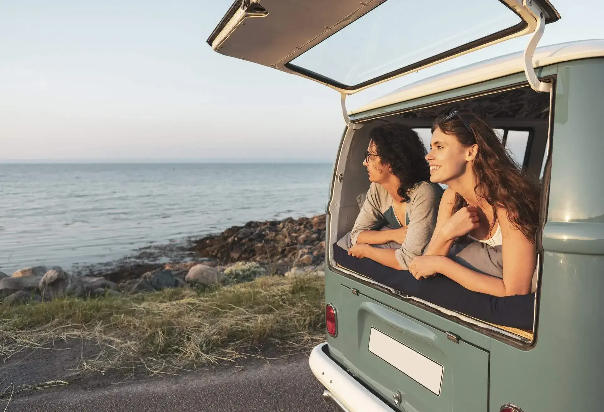 sweden-theme_people_motor-van_camping