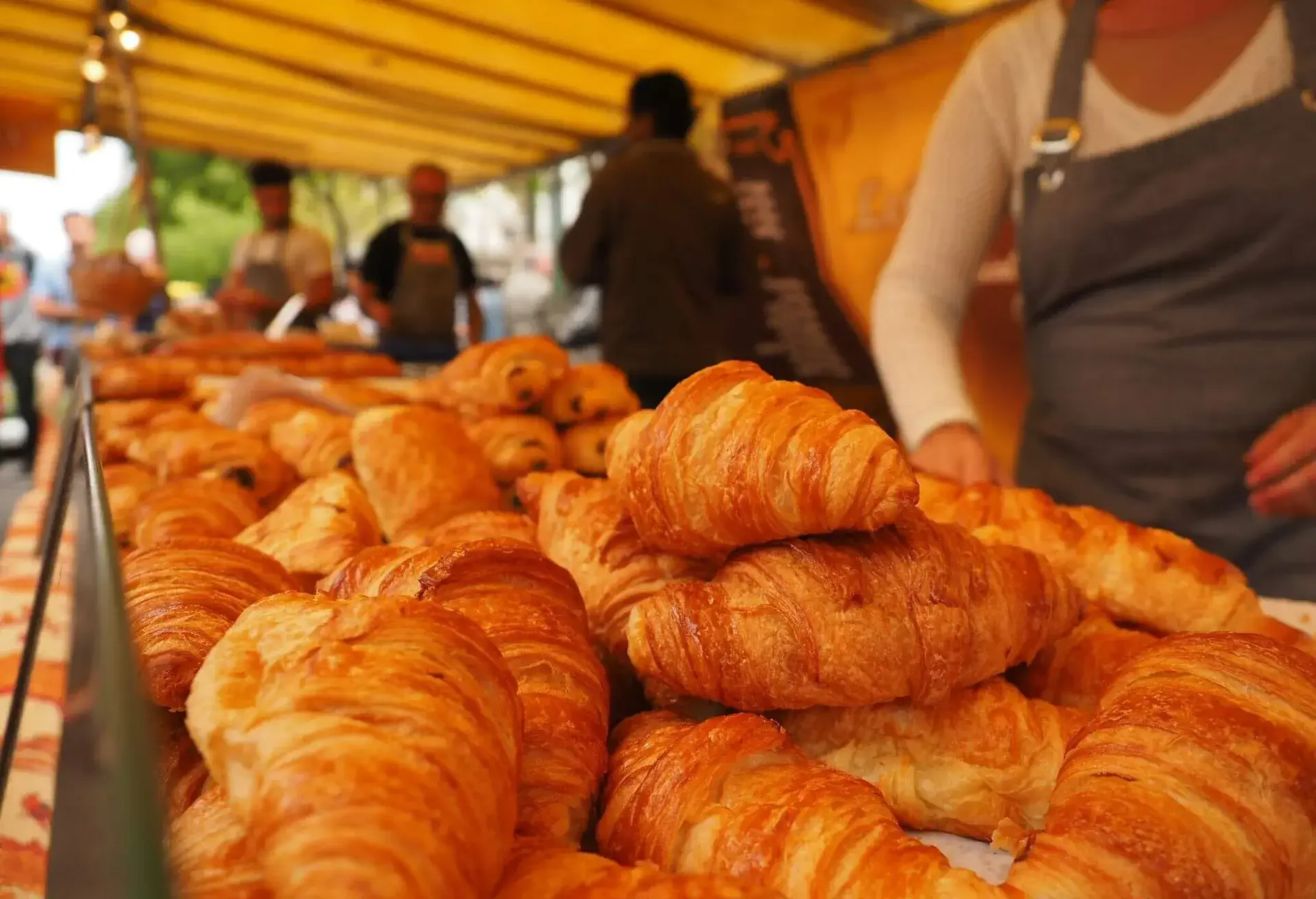DEST_FRANCE_PARIS_FOOD_MARKET_CROISSANTS_GettyImages-590290203