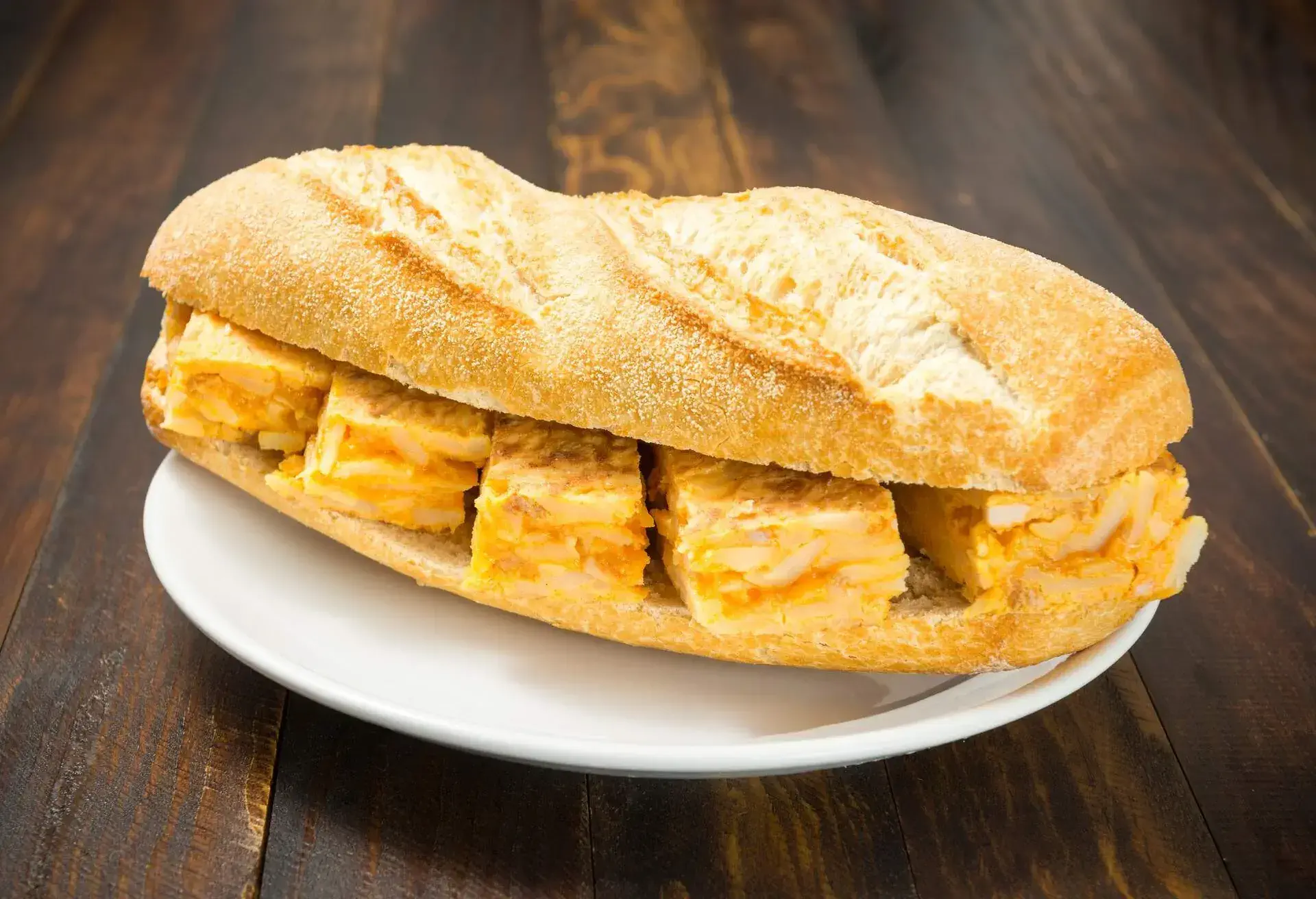 THEME_FOOD_SPANISH_OMELETTE_SANDWICH_GettyImages-1294259776