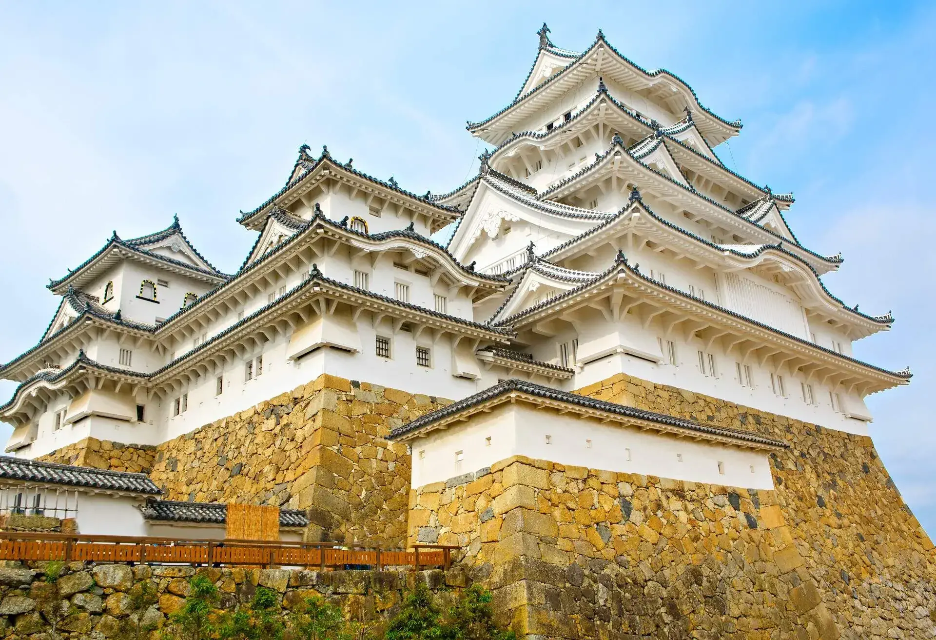 DEST_JAPAN_HIMEJI-CASTLE_shutterstock-portfolio_575905408