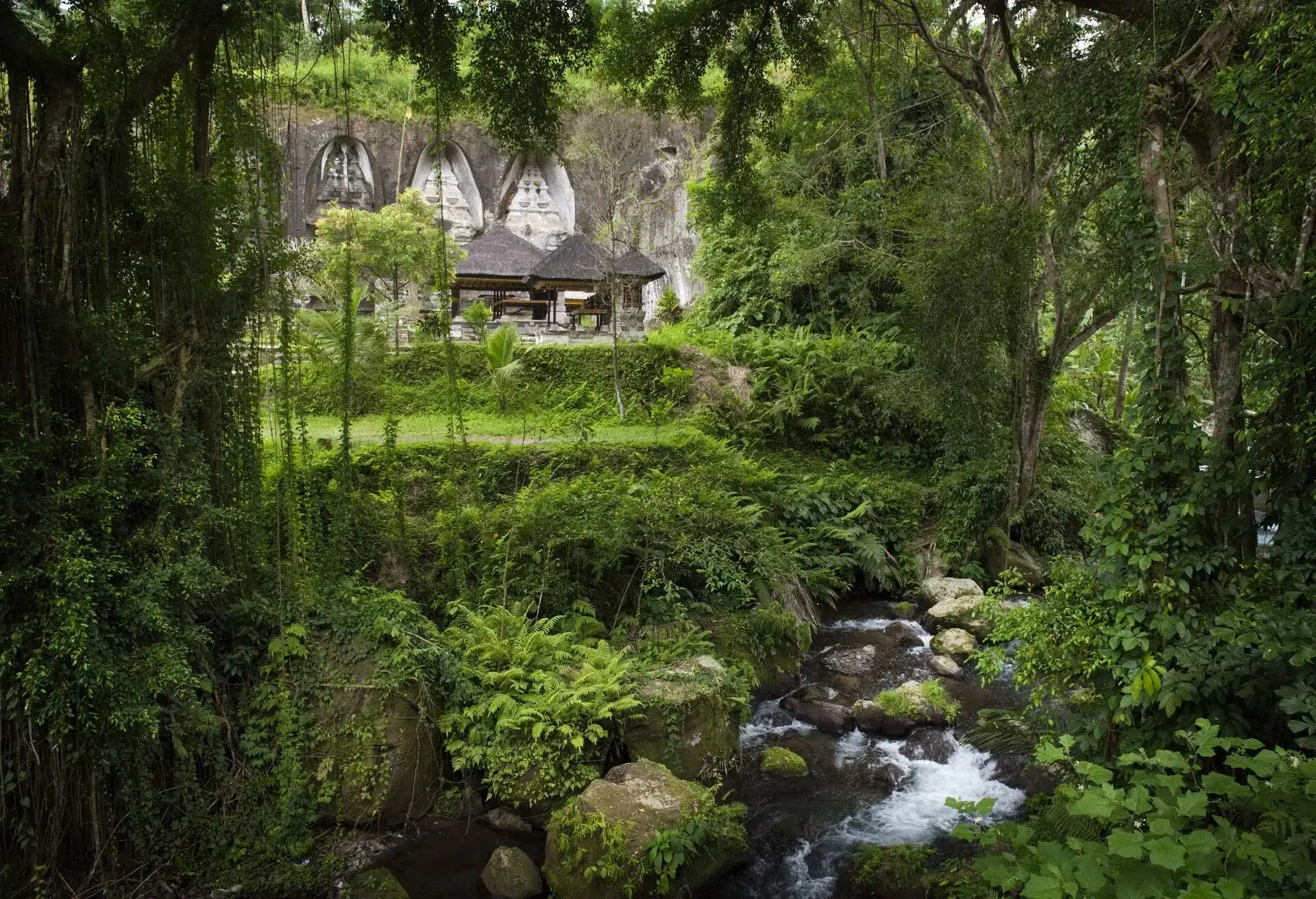 DEST_INDONESIA_BALI_GUNUNG_KAWI_TEMPLE_shutterstock-premier_148365911