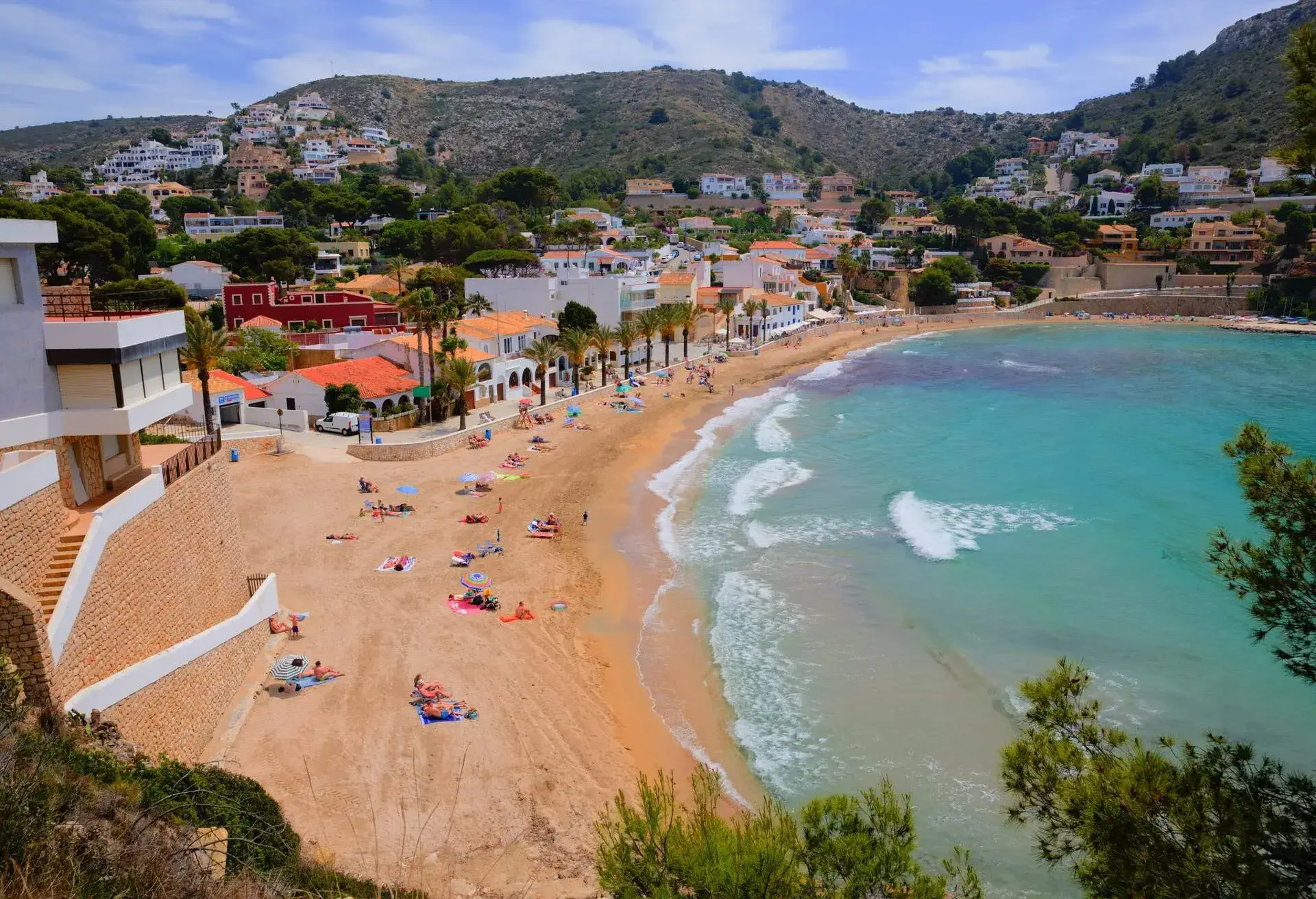 DEST_SPAIN_ALICANTE_MOREIRA_PORTET_BEACH_GettyImages-1339228135