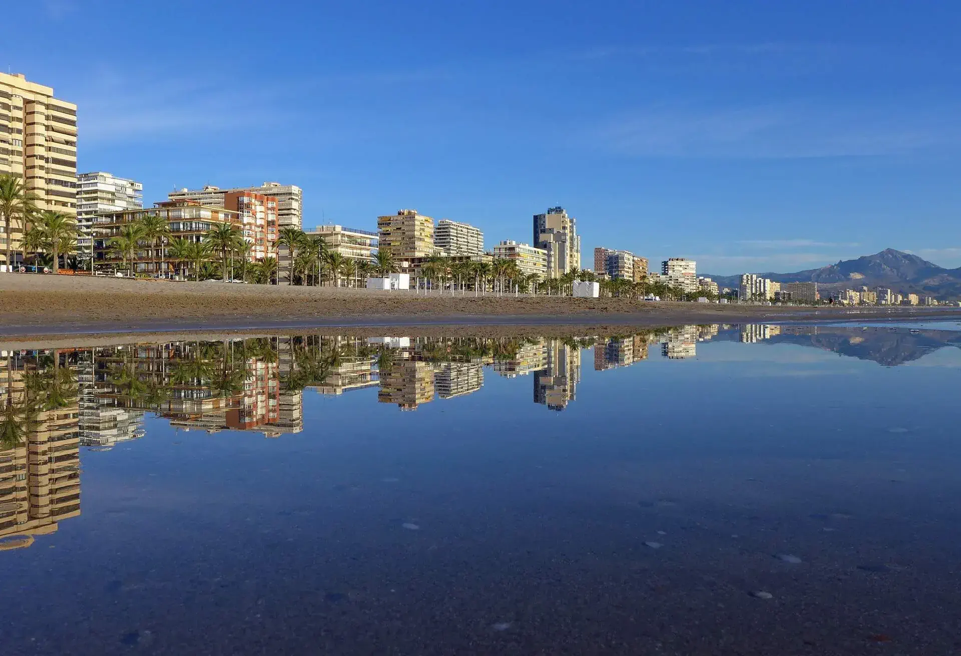 DEST_SPAIN_ALICANTE_san_juan_ BEACH_GettyImages-185865713