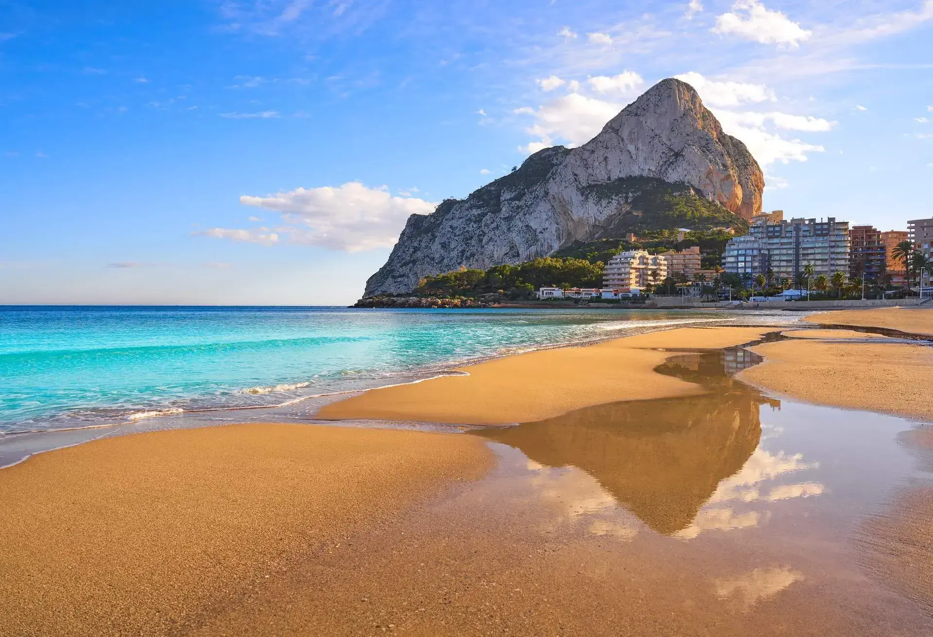DEST_SPAIN_ALICANTE_CAMPLE_PLAYA_LA_FOSSA_GettyImages-1146484743