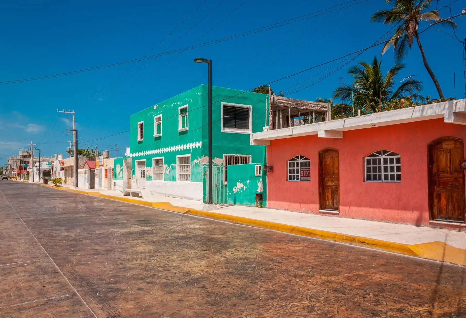 DEST_MEXICO_PROGRESO_shutterstock-portfolio_221160388