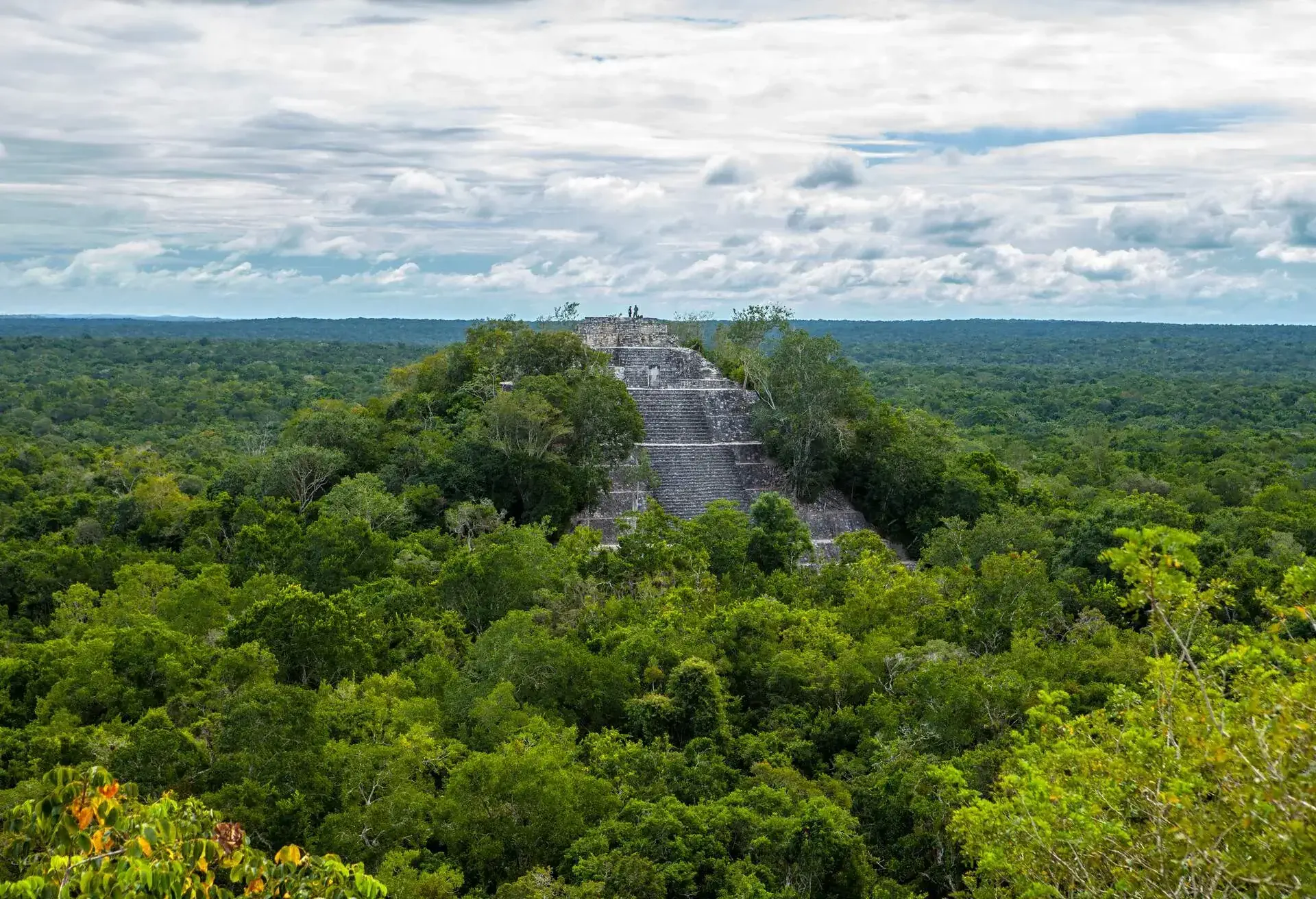 DEST_MEXICO_CAMPECHE_CALAKMUL_PYRAMIDS_GettyImages-454238469
