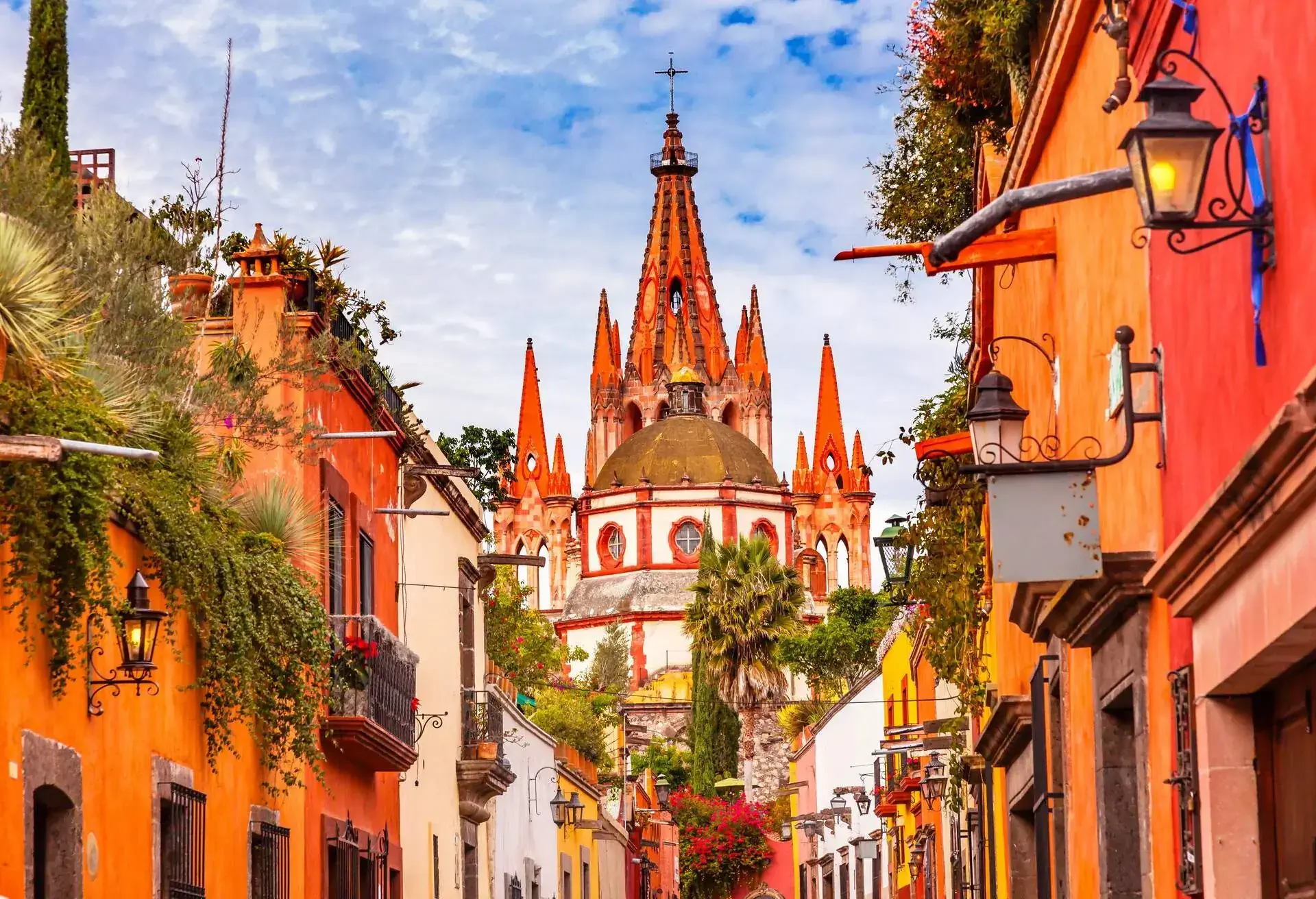 DEST_MEXICO_SAN-MIGUEL-DE-ALLENDE_CITY_ GettyImages-645313722