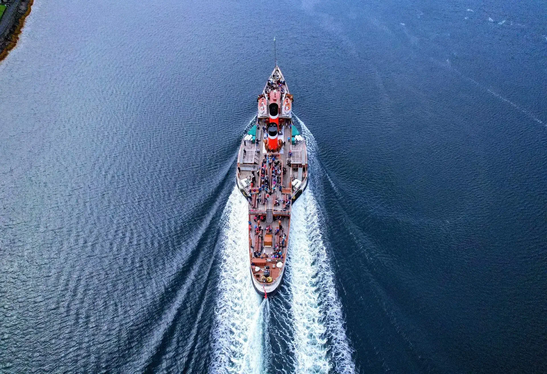 Drone footage of the Paddle steamer arriving at Rothesay.