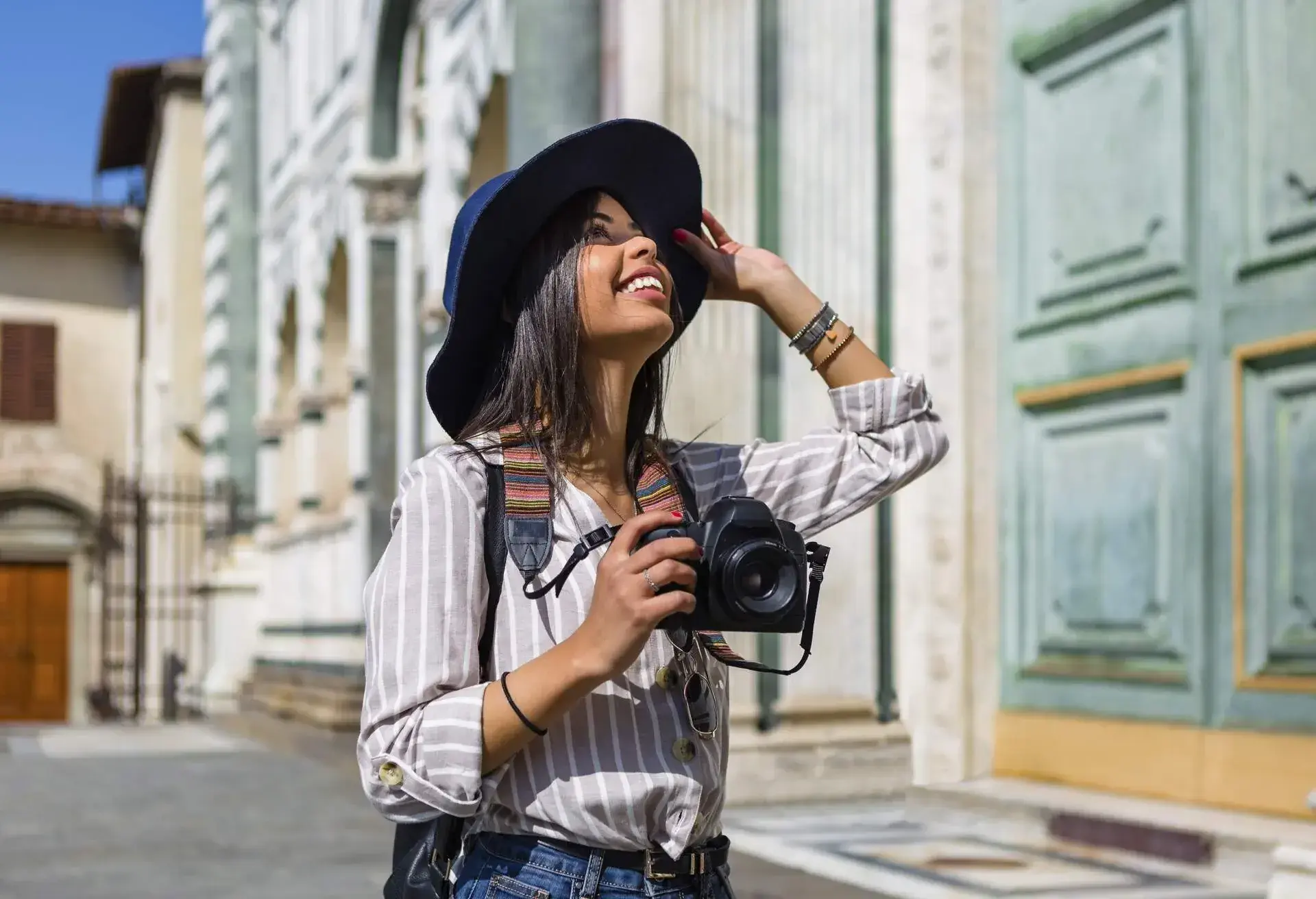 theme_person_woman_device_camera_gettyimages-1158877727_universal_within-usage-period_78516