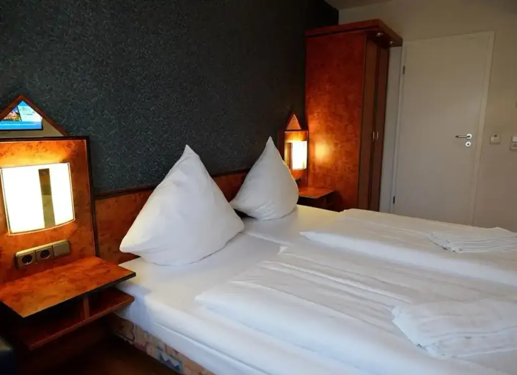 Hotel Miramar am Römer provided by Expedia Group.