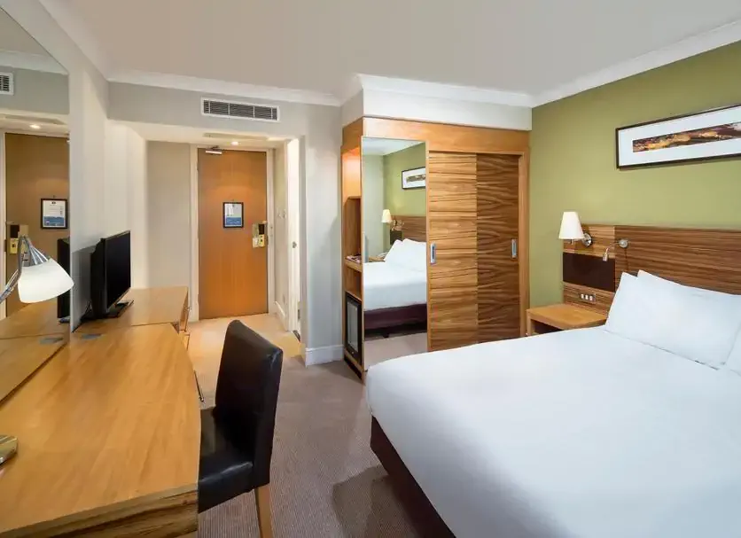 crowne-plaza-chester-by-ihg-provided-by-leonardo