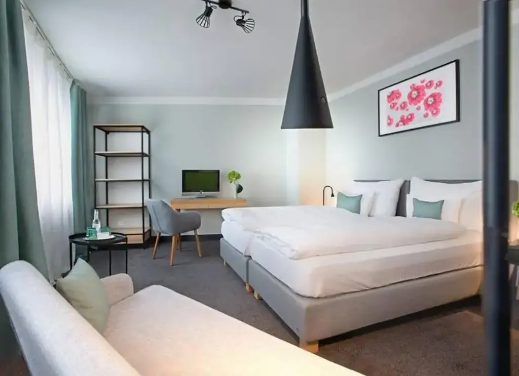 Hotel Rotkreuzplatz provided by Expedia.