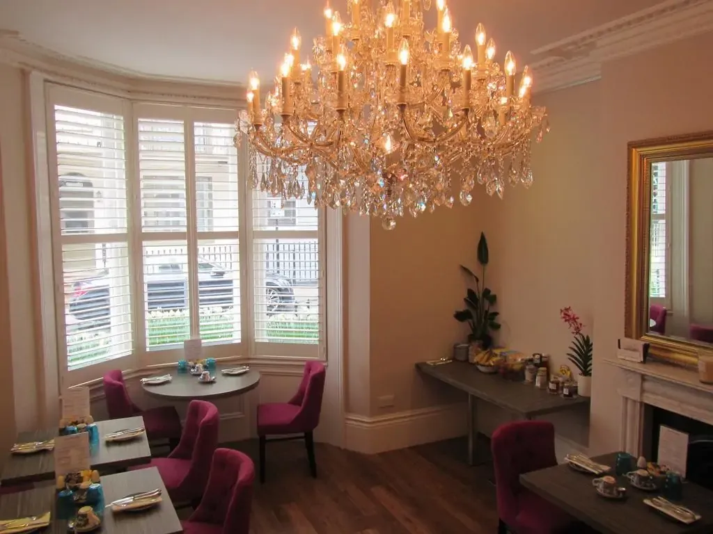 red-brighton-blue-booking-106394936-67915648-685318