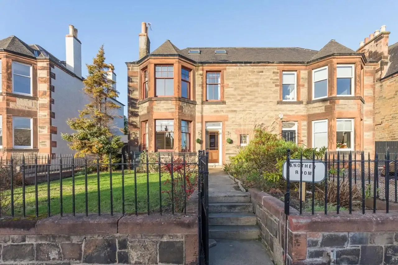 anotherroom-booking-87625323