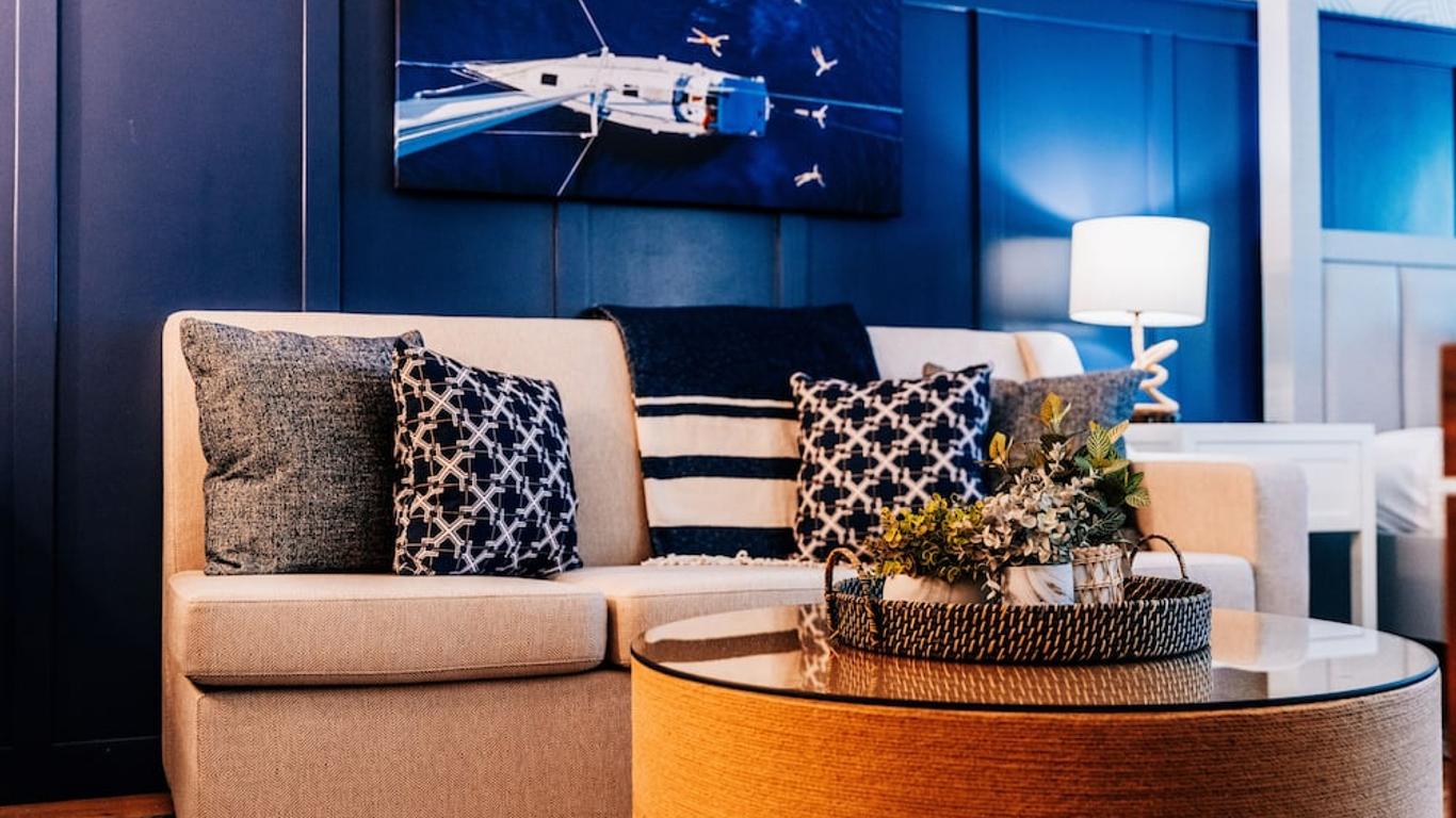 Salem Waterfront Hotel & Suites