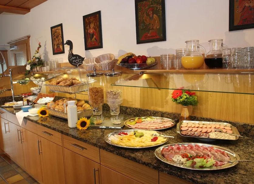 Buffet Photo
