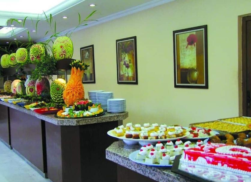 Buffet Photo
