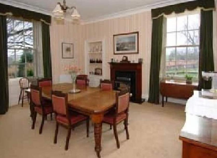 Dining room Photo