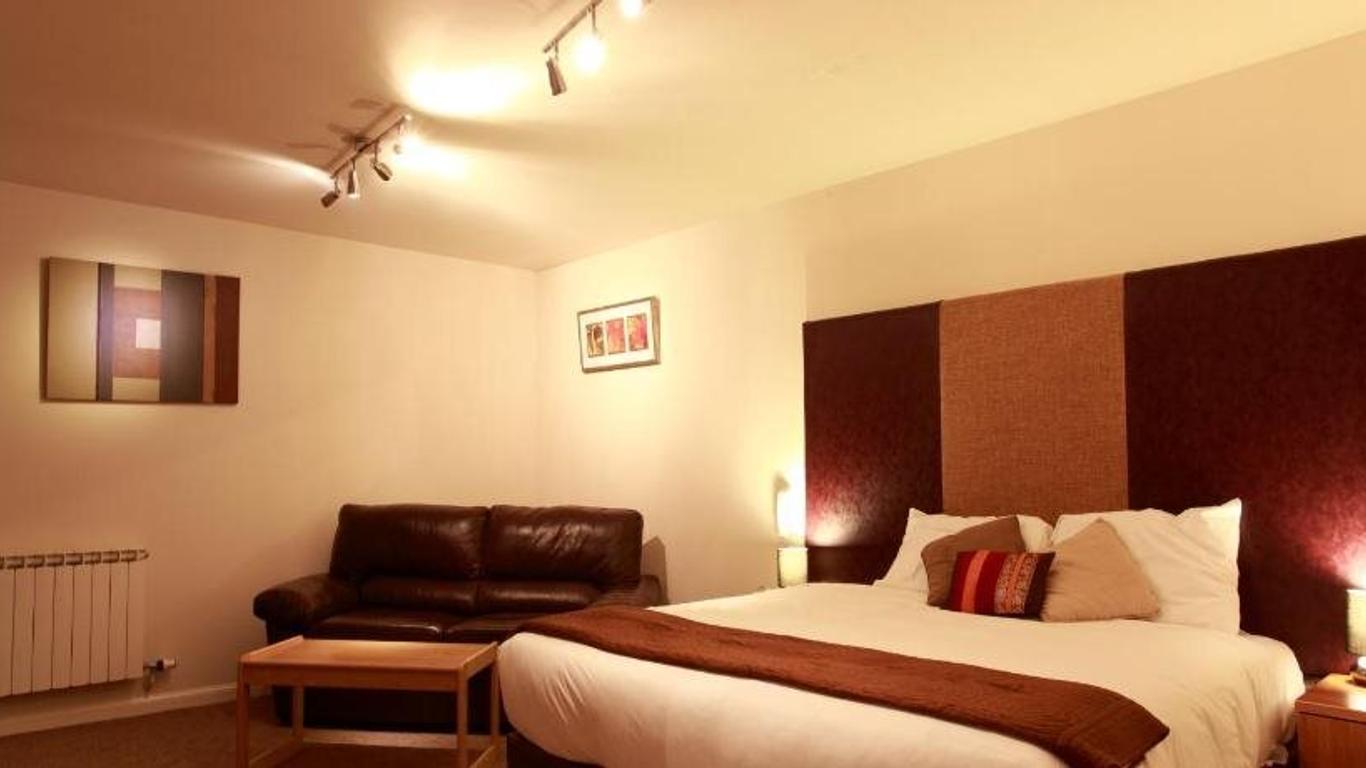 Aberdour Hotel, Stables Rooms & Beer Garden