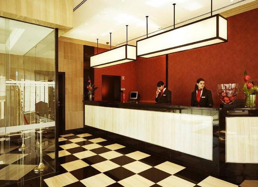 Front desk Photo