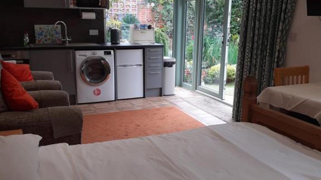 Railway Retreat No4 Comberton Terrace