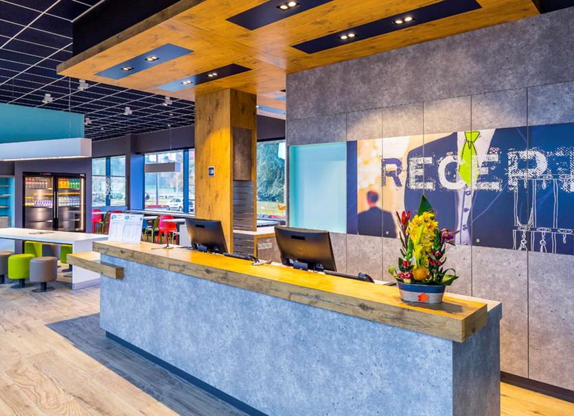 Front desk Photo
