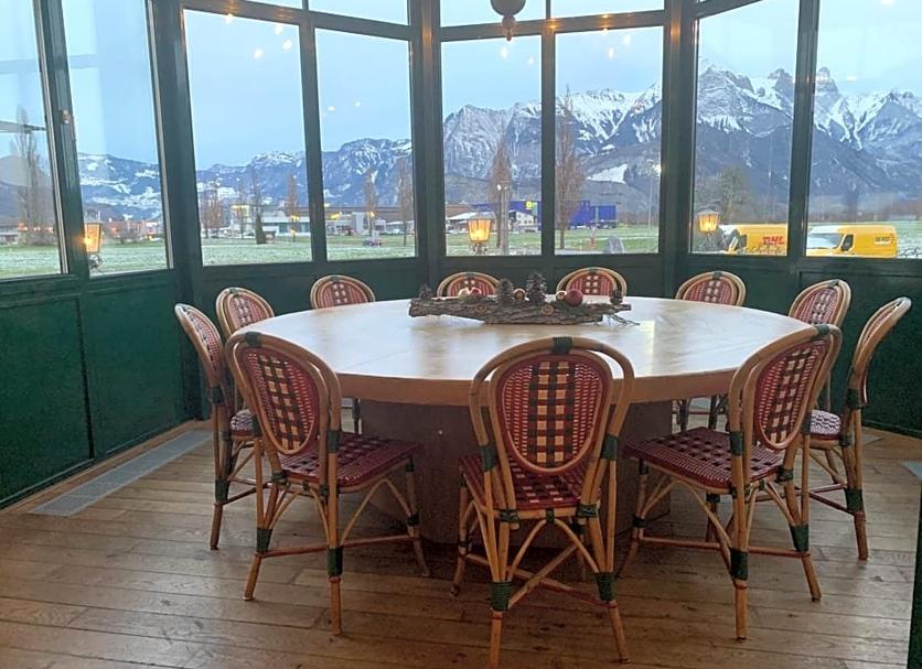 Dining room Photo