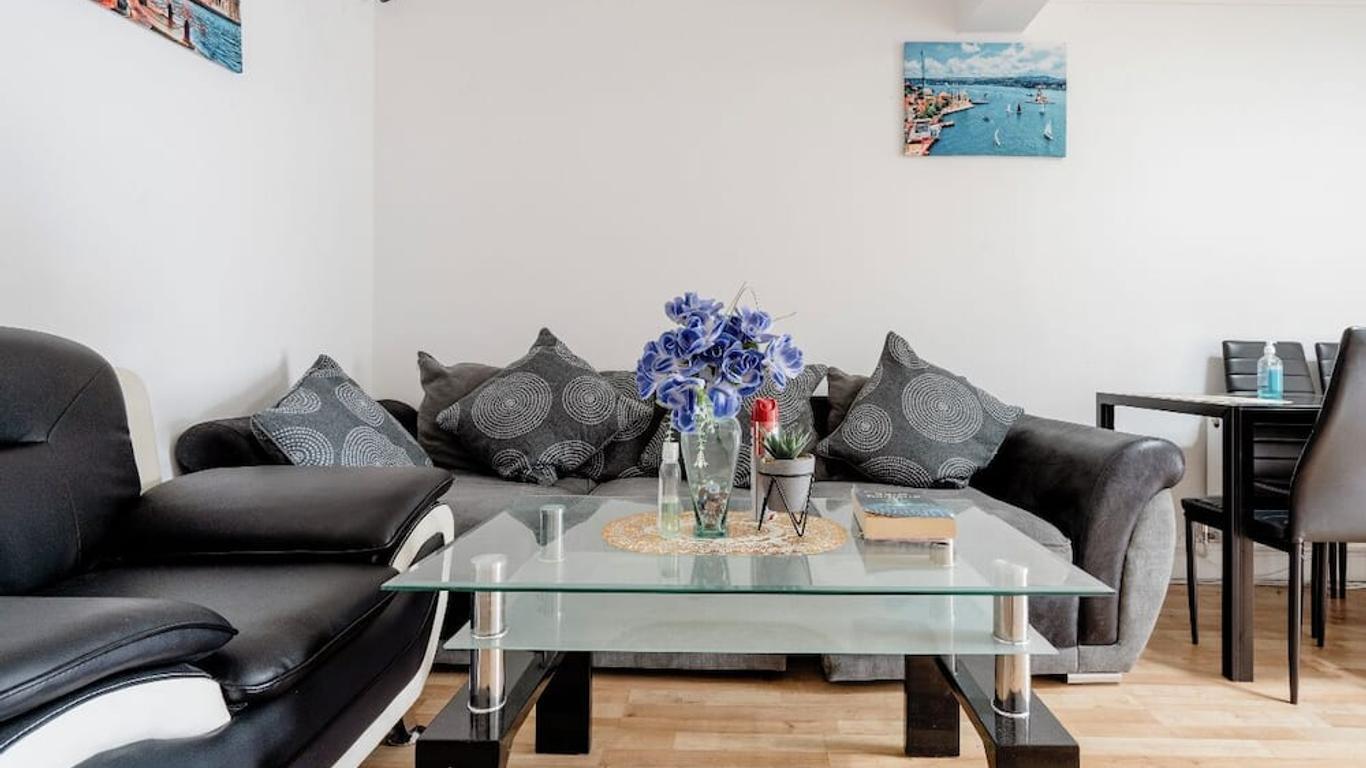 North Avenue Guest House Ltd, Heathrow Airport-Free Parking