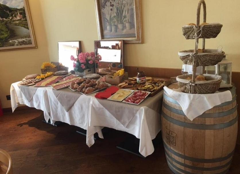Buffet Photo