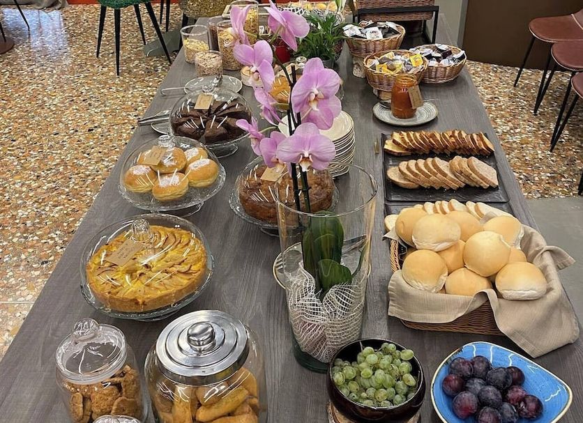 Buffet Photo