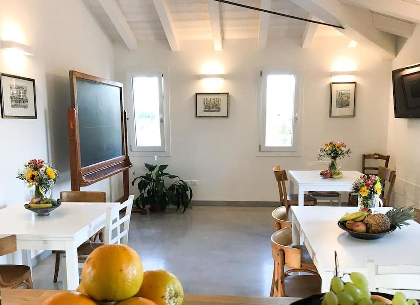Dining room Photo