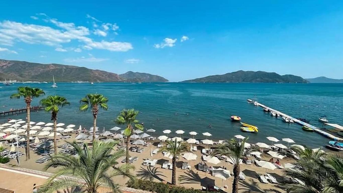 Aurasia Beach Hotel