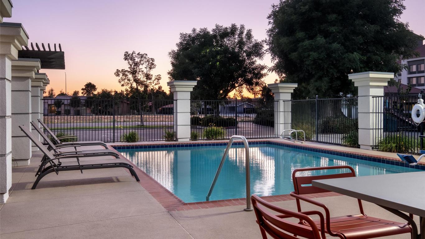 Hampton Inn & Suites Fresno