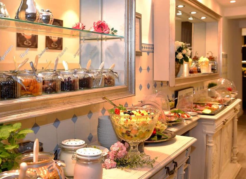 Buffet Photo