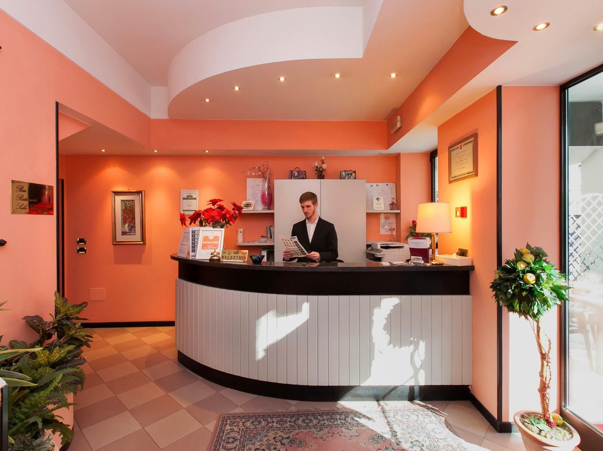 Front desk Photo