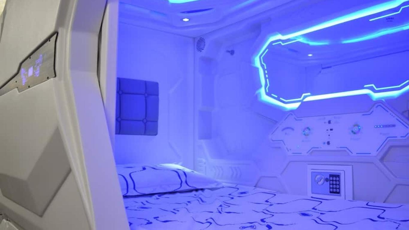Cosmos capsule coworking London