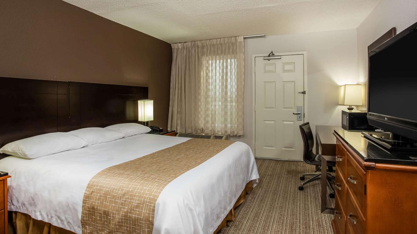 Travelodge by Wyndham Fort Wayne North