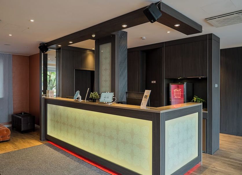 Front desk Photo