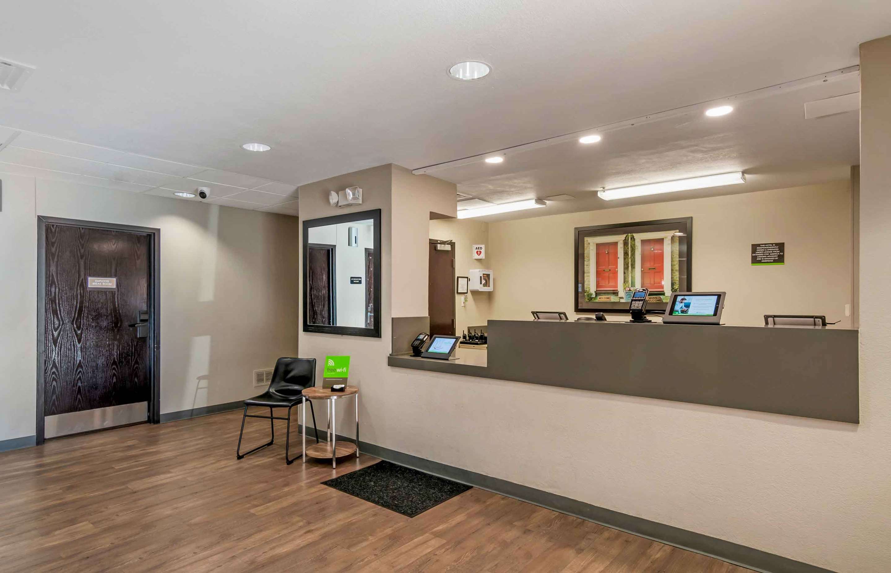 Front desk Photo