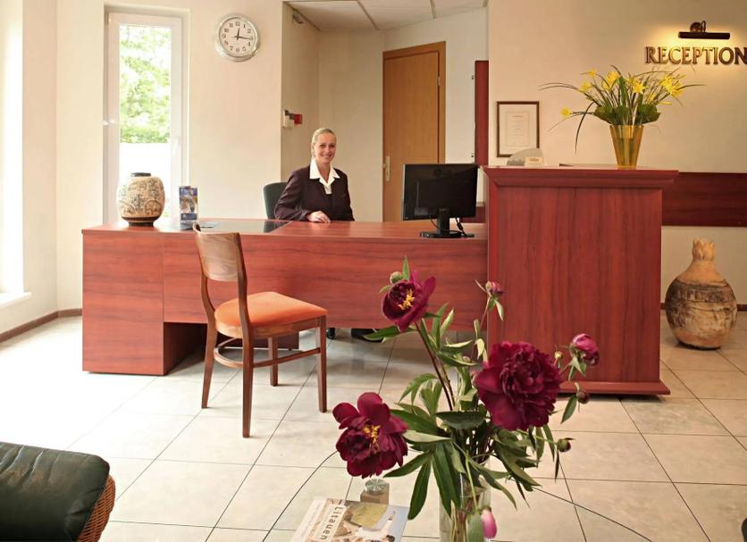 Front desk Photo