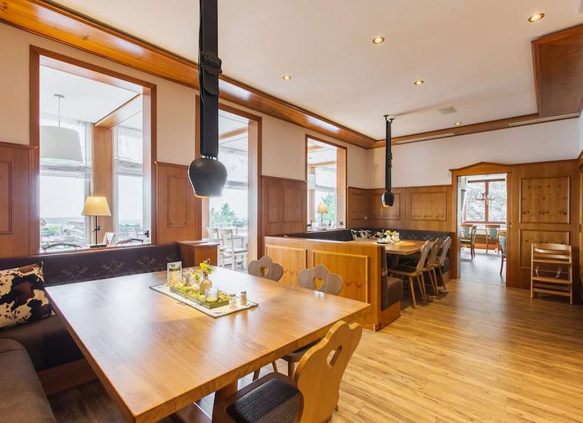 Dining room Photo