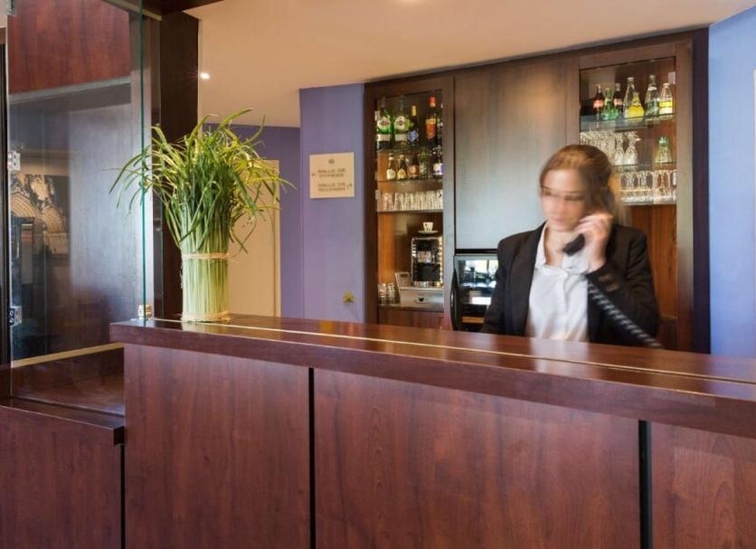 Front desk Photo
