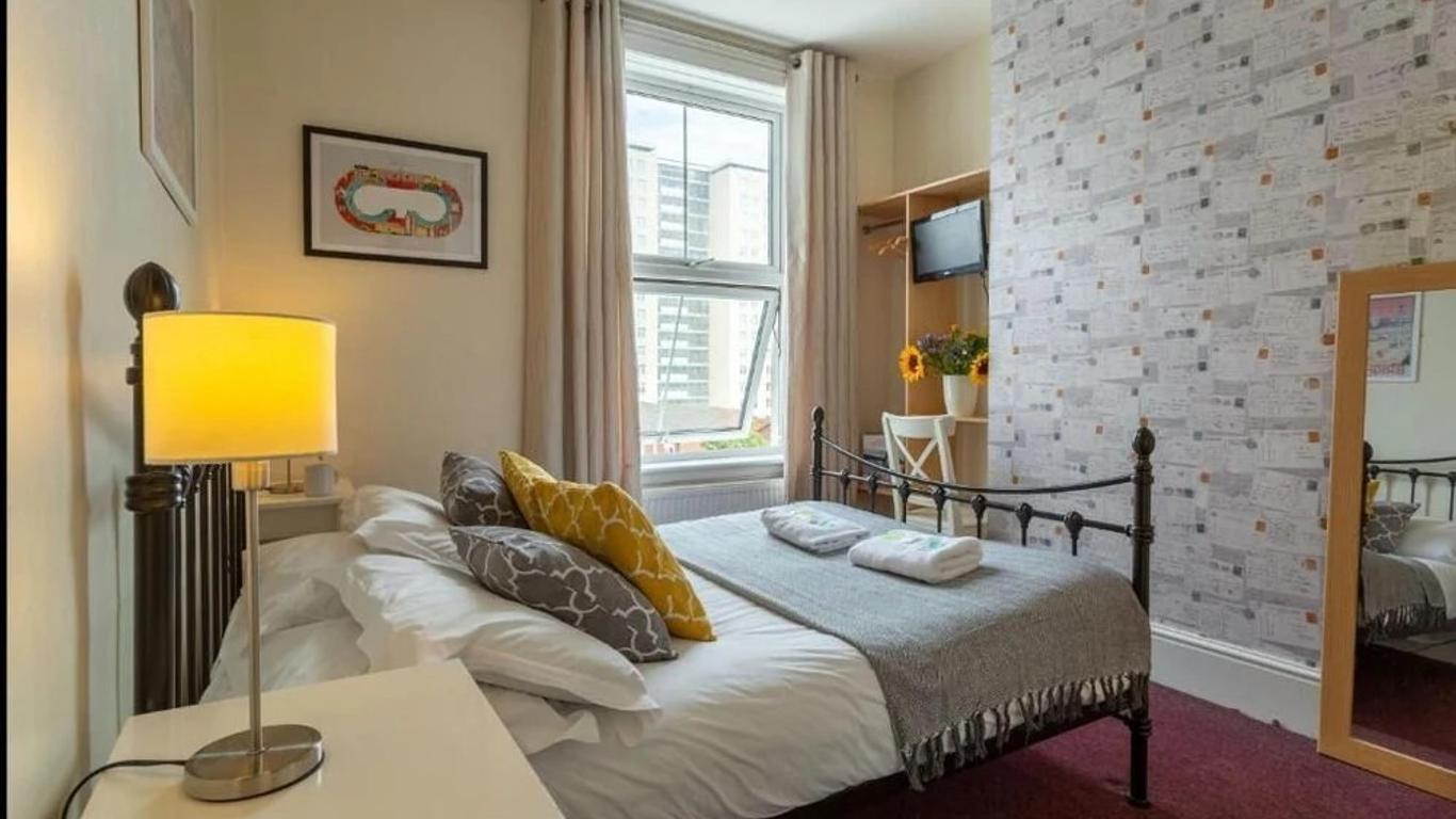 Innit Rooms - Upper Rock