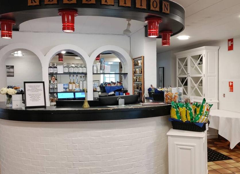 Front desk Photo
