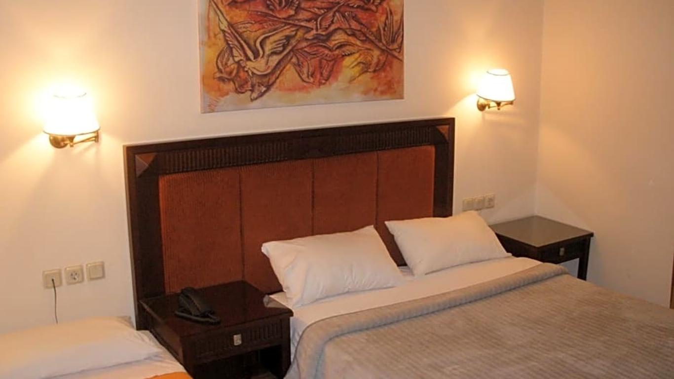 Pelias Hotel