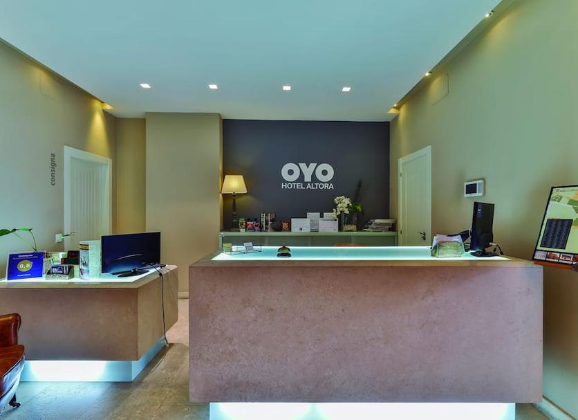 Front desk Photo
