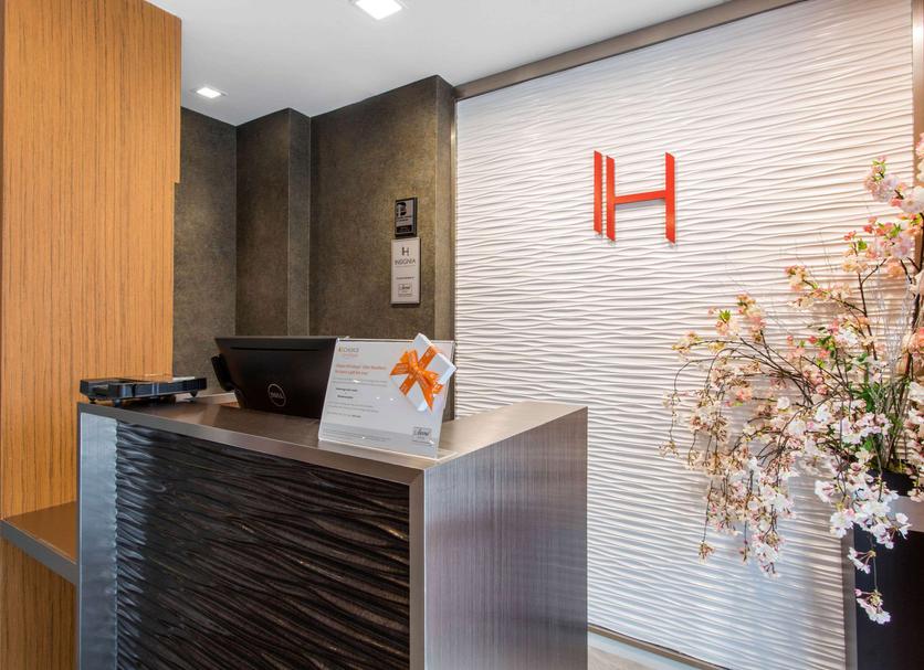 Front desk Photo