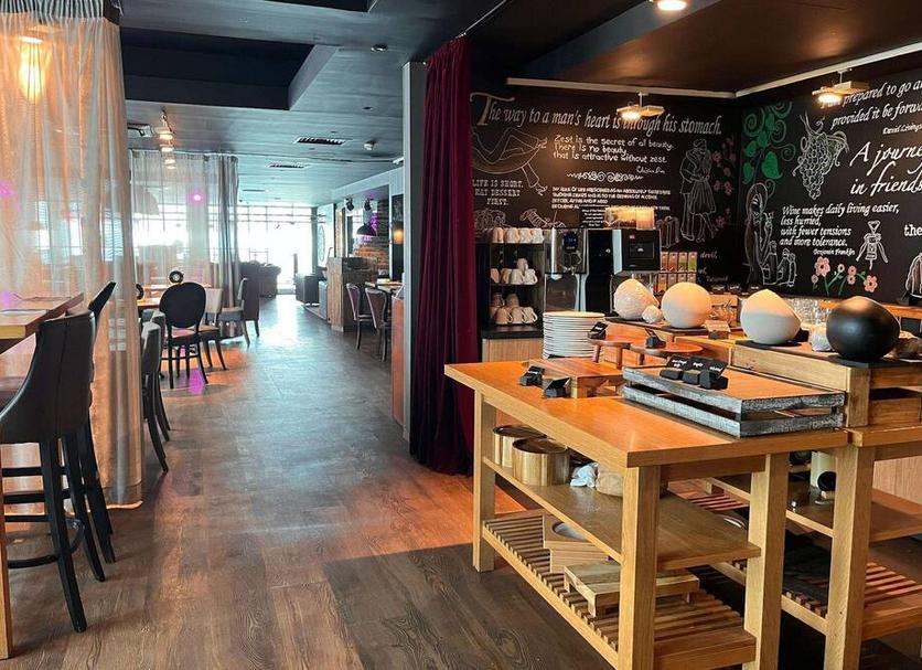 Restaurant Photo